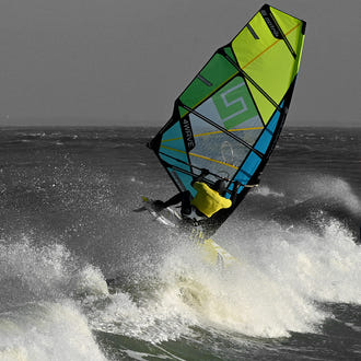 Patrik 4-Wave action - lipslide