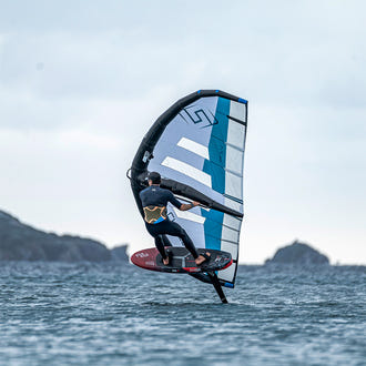 Chase WB-R wingfoil-racingbräda i action, bild 2