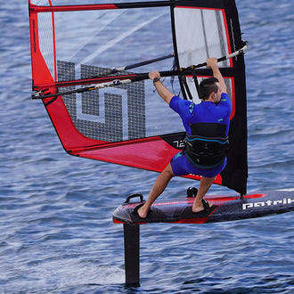 Vindsurfare foilar med Patrik Foil Comp