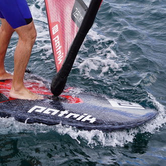 Vindsurfare foilar med Patrik Foil Comp