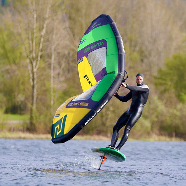 Wingfoilåkare med Patrik Wing Volant Cross